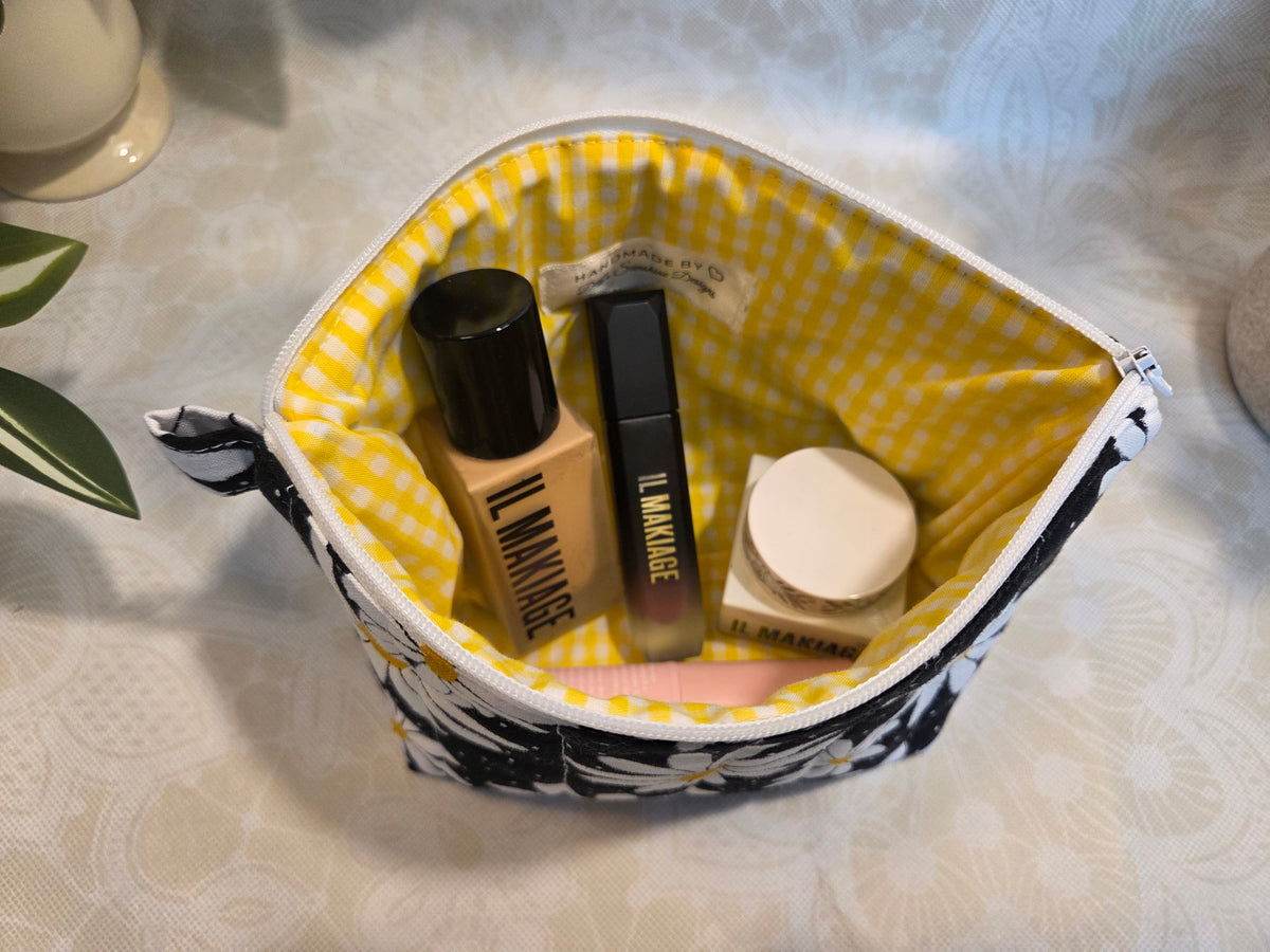 Daisies and Dots Mini Makeup Bag