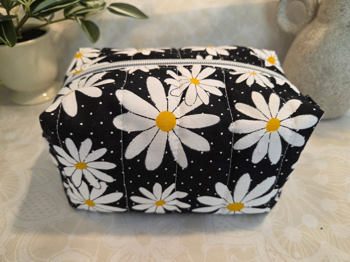Daisies and Dots Medium Makeup Bag
