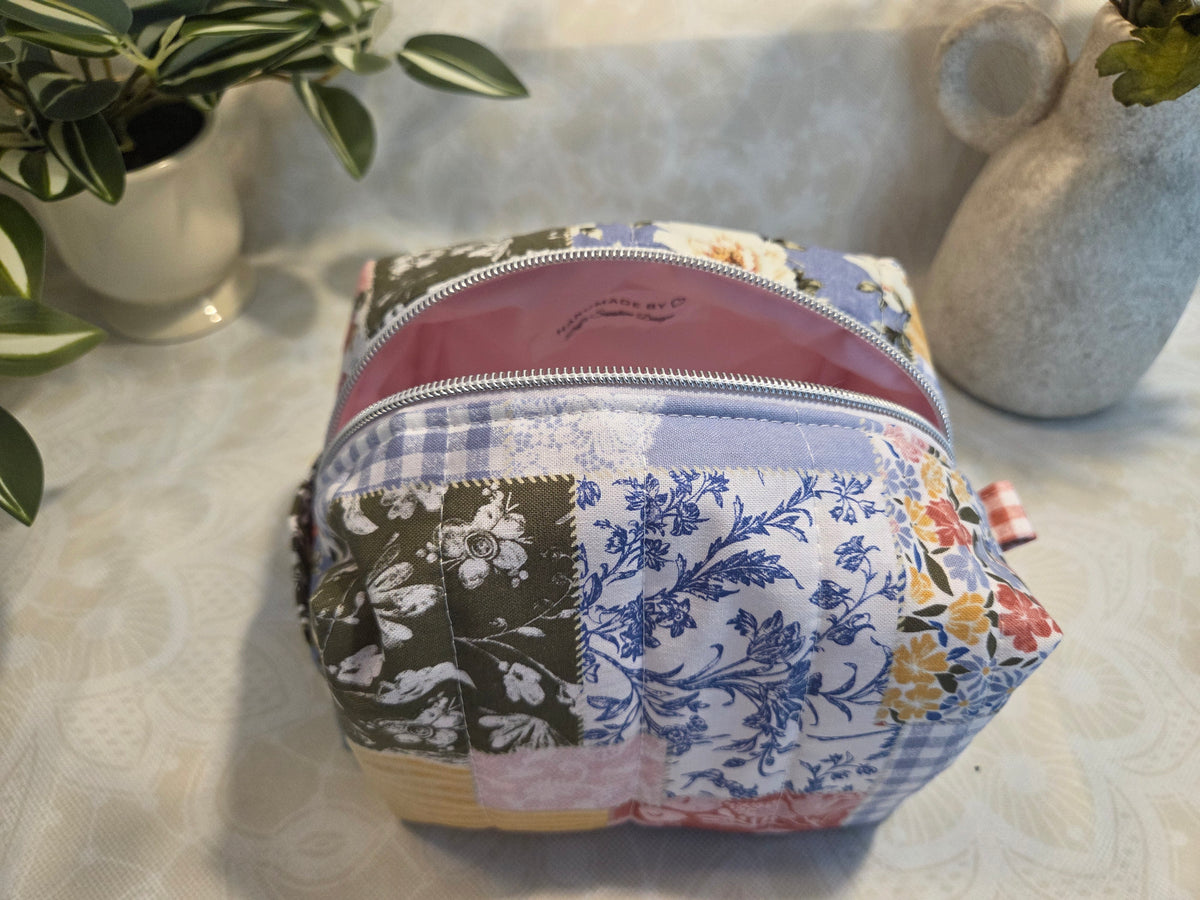 Garden Picnic Medium Makeup Bag