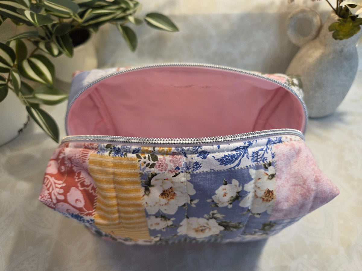 Garden Picnic Large Makeup Bag